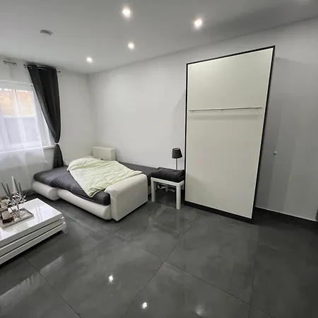 Schoenes 2 An Der Stadt Grenze Mit Klimaanlage Apartmán *